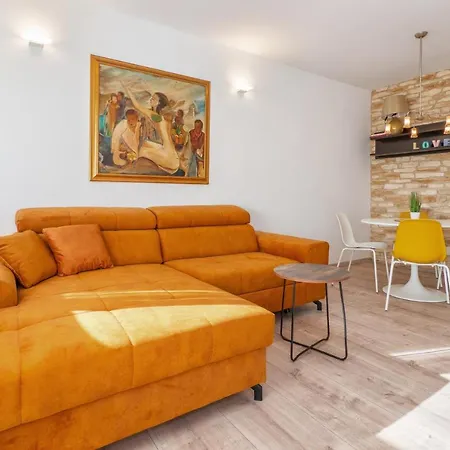 3-bedroom Sea View - Balcony, Elevator - Spinut, דירה *