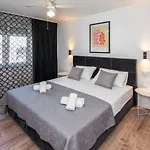 Splitstay 3br Balcony Sea View Apartment *