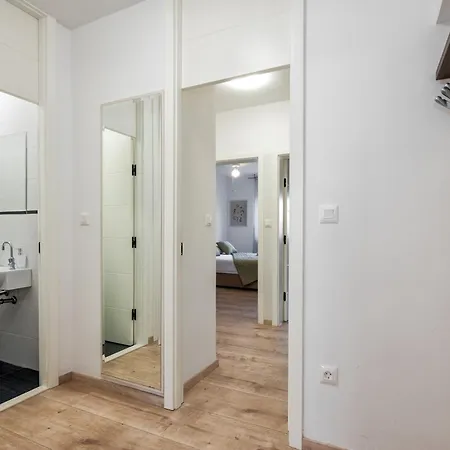 Apartment 3-bedroom Sea View - Balcony, Elevator - Spinut, Split
